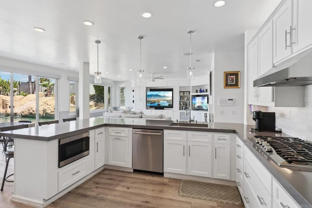 https://cdn.realtyfeed.com/cdn/127/306536590/0c790ccf6e20843f8c758eecb48fce31.webp