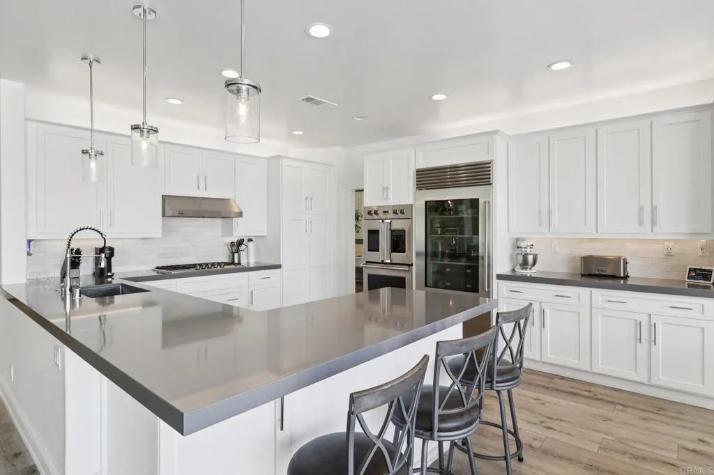 https://cdn.realtyfeed.com/cdn/127/306536590/87f0d1a8f5728a8e83d218e54254ee73.webp