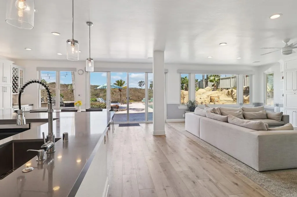 https://cdn.realtyfeed.com/cdn/127/306536590/97863a5857d34fd910fd187d907c38a2.webp