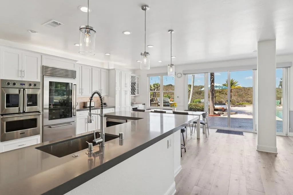 https://cdn.realtyfeed.com/cdn/127/306536590/b4887ed0b33f7ee2f18909a4d92d4db0.webp