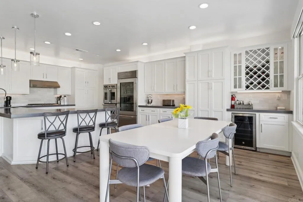 https://cdn.realtyfeed.com/cdn/127/306536590/c714d02233f26f5a9e23b7b423e2e2b0.webp