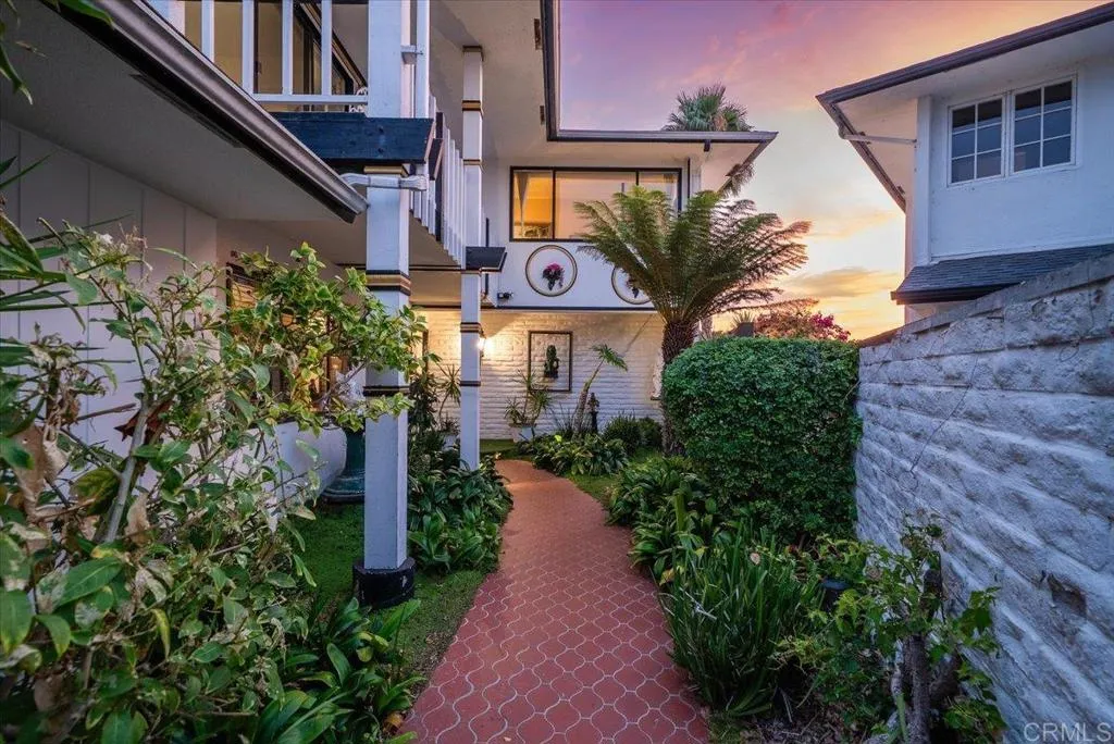 https://cdn.realtyfeed.com/cdn/127/306536605/322ca1e3da837e0094de438f951c6b06.webp