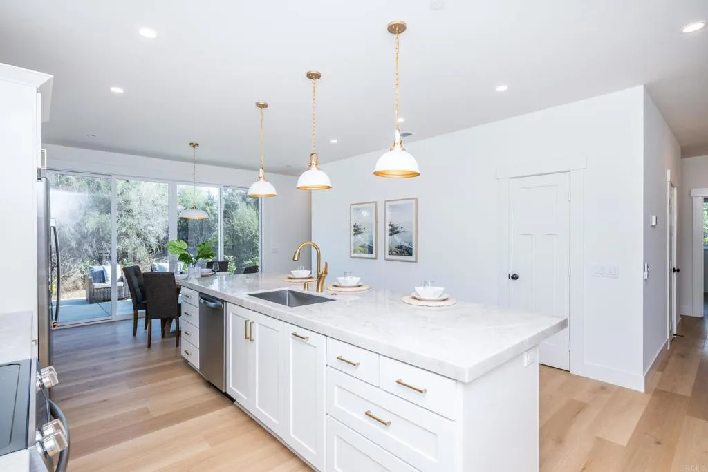 https://cdn.realtyfeed.com/cdn/127/306536655/1c911360228e176b2b29f74f7e3716f0.webp