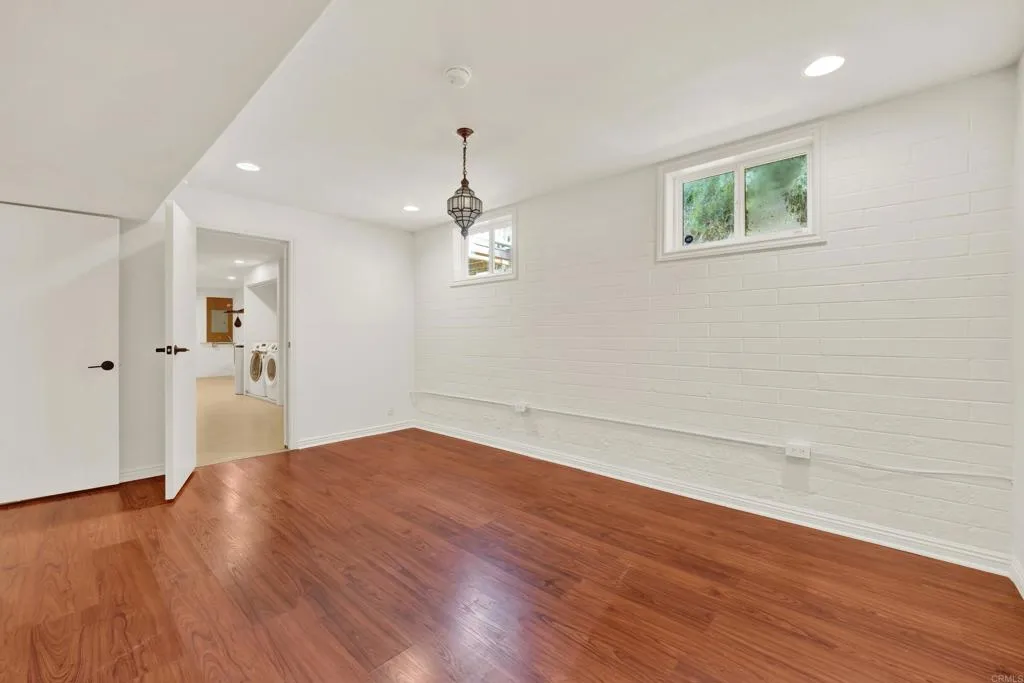 https://cdn.realtyfeed.com/cdn/127/306536669/504e2cd49faf86dbc3620cbb3aad3281.webp