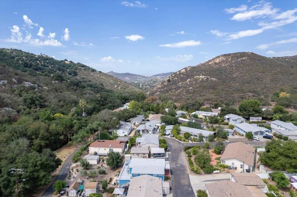 https://cdn.realtyfeed.com/cdn/127/306536675/25e96ff041294efab594cb1cd3261d1c.webp