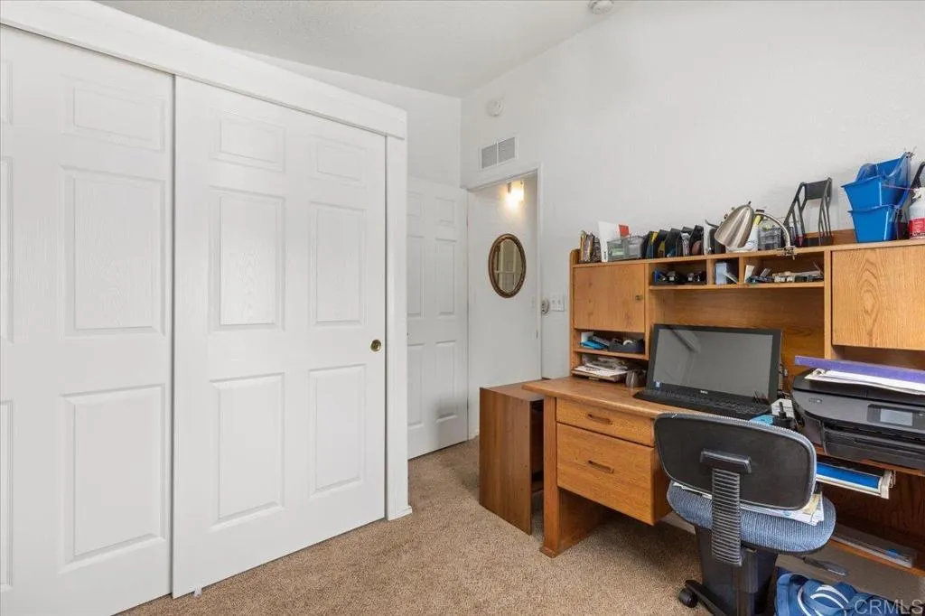 https://cdn.realtyfeed.com/cdn/127/306536675/469fc7e206e2c84e09a53390e2ce091c.webp