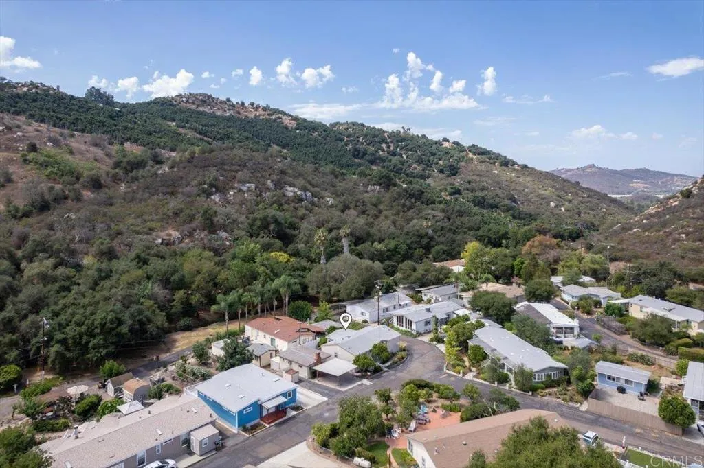 https://cdn.realtyfeed.com/cdn/127/306536675/4b56fb7fef12d99d162c8e2d95ee9079.webp