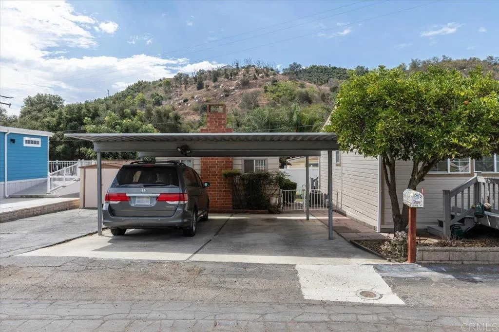https://cdn.realtyfeed.com/cdn/127/306536675/8abbdeacefbafc3bcf2c4320dfd0bf3a.webp