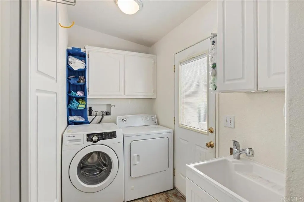 https://cdn.realtyfeed.com/cdn/127/306536675/a294ca0d2c409545bd31d23d6b605273.webp