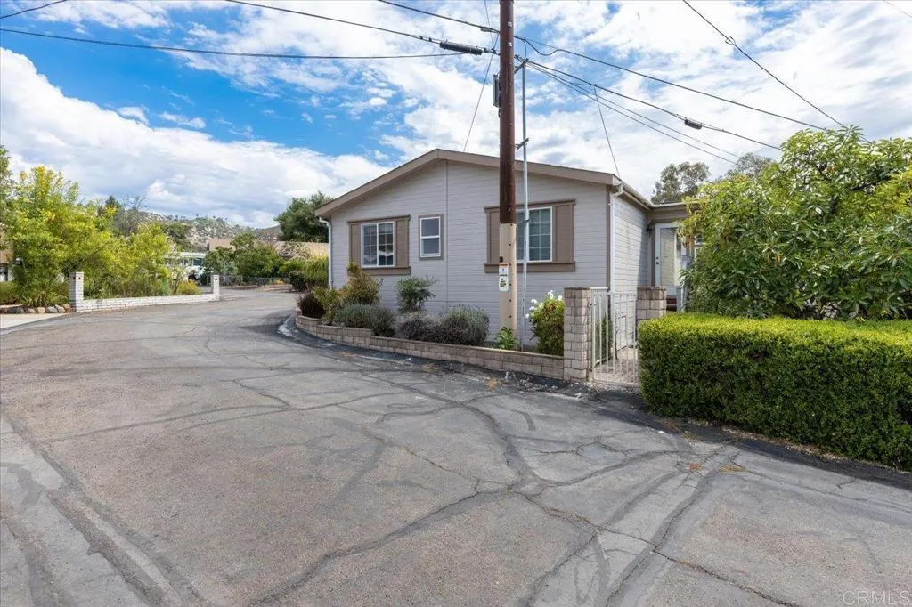 https://cdn.realtyfeed.com/cdn/127/306536675/aaf48a06ecce3d05b9f64e01d0cd27e7.webp