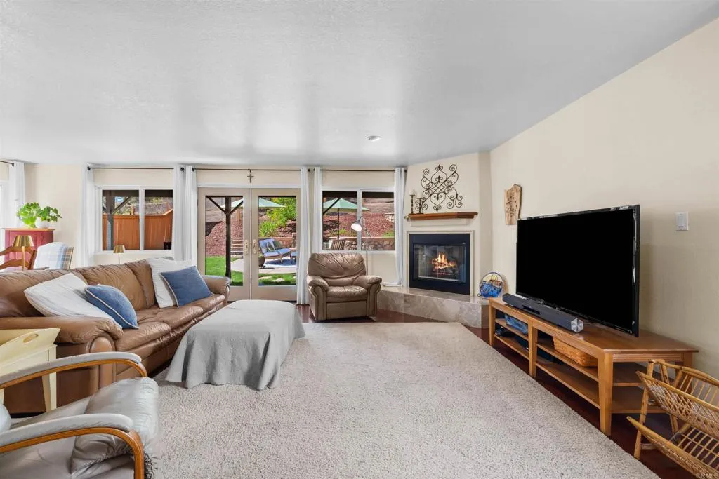 https://cdn.realtyfeed.com/cdn/127/306536676/136b5fe899ed2825a836faa9ae7df45a.webp