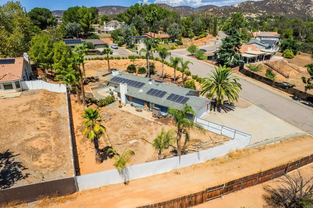 https://cdn.realtyfeed.com/cdn/127/306536742/2e995af1392b1d4a8cedd685209ee85f.webp