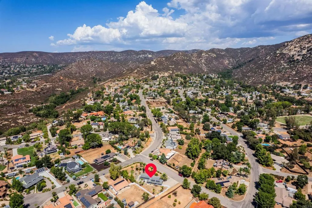 https://cdn.realtyfeed.com/cdn/127/306536742/9cedba6bee205d8eadf17e3374e74446.webp