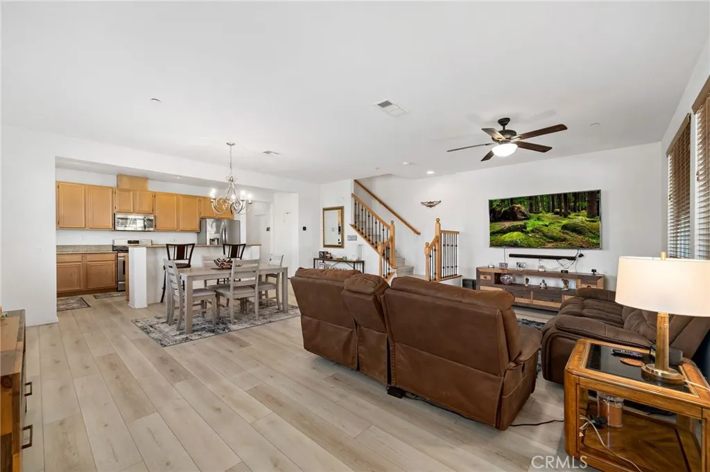 Photo #7: SW25200411 Listing: Photo #7