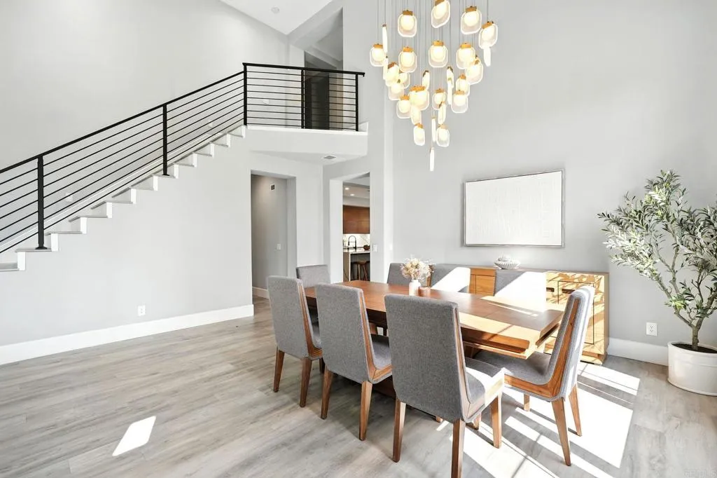 https://cdn.realtyfeed.com/cdn/127/306536890/5e63f6bff8db0f16eb3608f281492358.webp