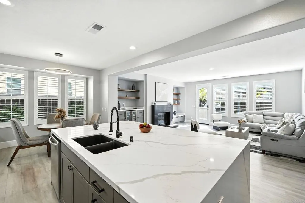 https://cdn.realtyfeed.com/cdn/127/306536890/6b6eaad2b8259421518a9de2dc8db946.webp