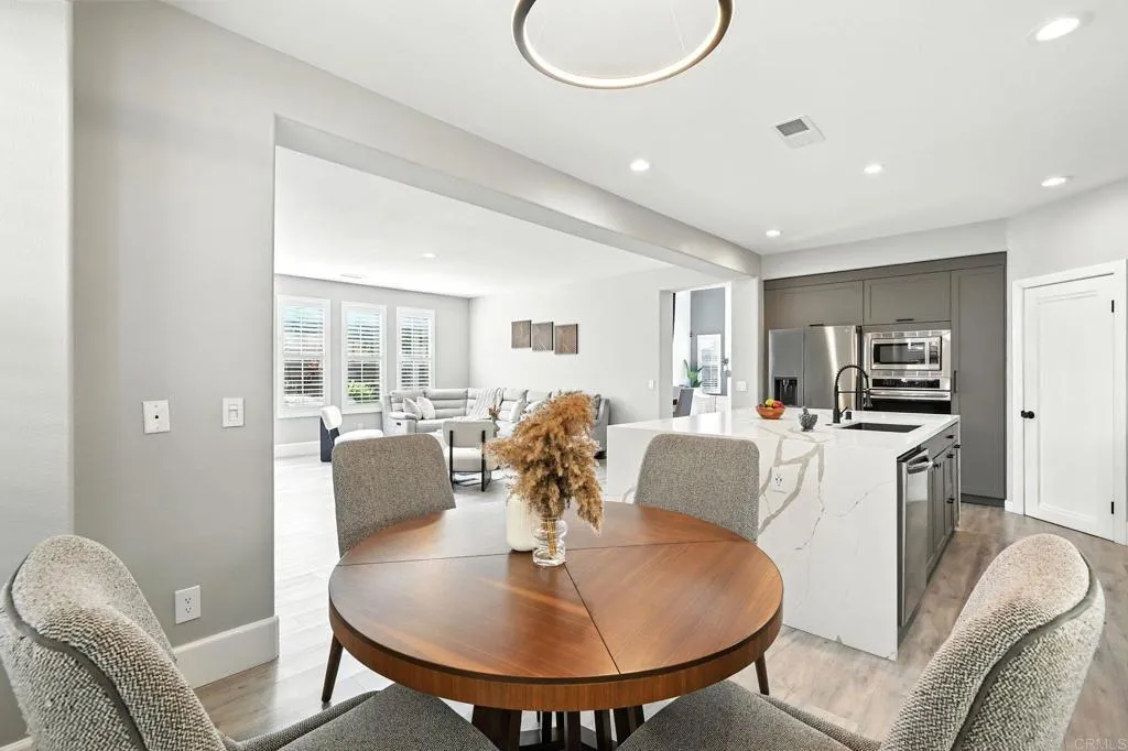 https://cdn.realtyfeed.com/cdn/127/306536890/6c4e1757fdbc44cc8cfe9809e4f0da59.webp