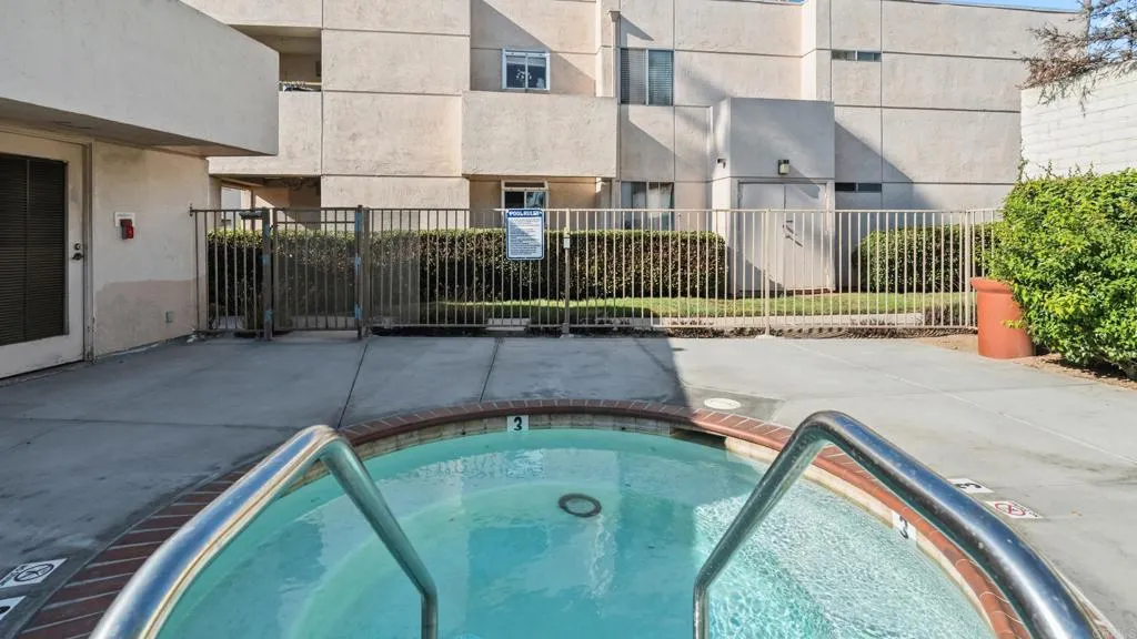 https://cdn.realtyfeed.com/cdn/127/306536898/fe1738451d061184b875e93c04373931.webp