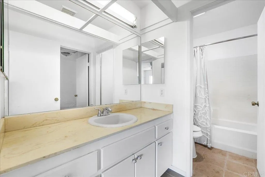 https://cdn.realtyfeed.com/cdn/127/306536969/1b1e6779f9df12ba58037f7150a1337b.webp