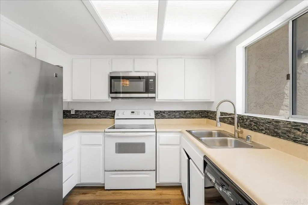 https://cdn.realtyfeed.com/cdn/127/306536969/3d121c09400643a9b7a1e99dc848e501.webp