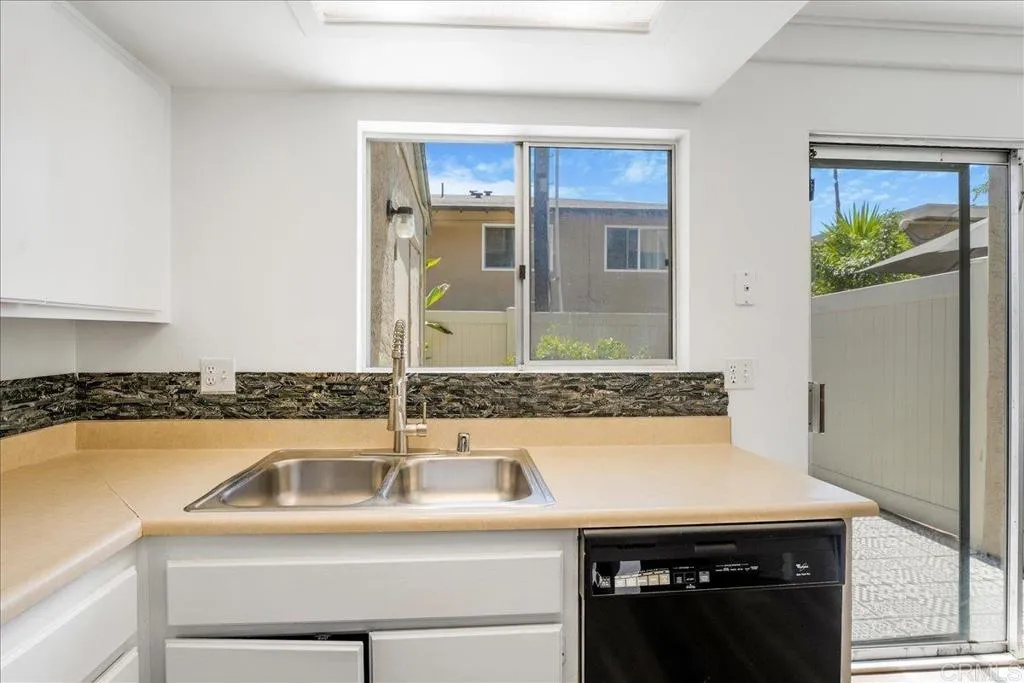 https://cdn.realtyfeed.com/cdn/127/306536969/842c2346ee40ce29b59ef6394a7eeaf3.webp