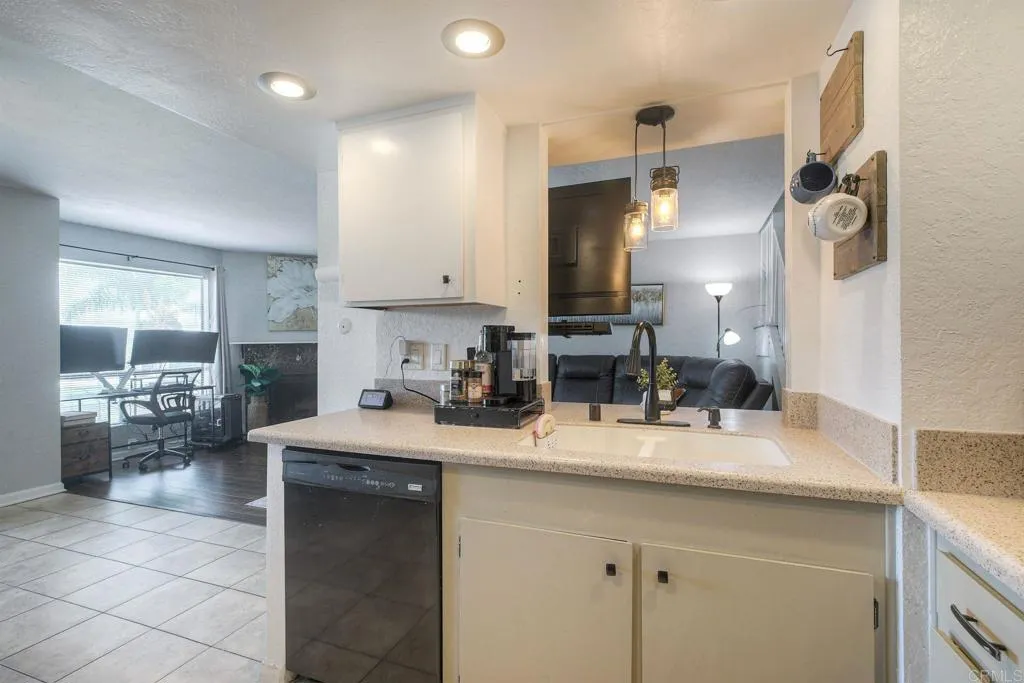 https://cdn.realtyfeed.com/cdn/127/306536986/e29ee6e9aa9fe3d7b2f8dd2780dc17d1.webp