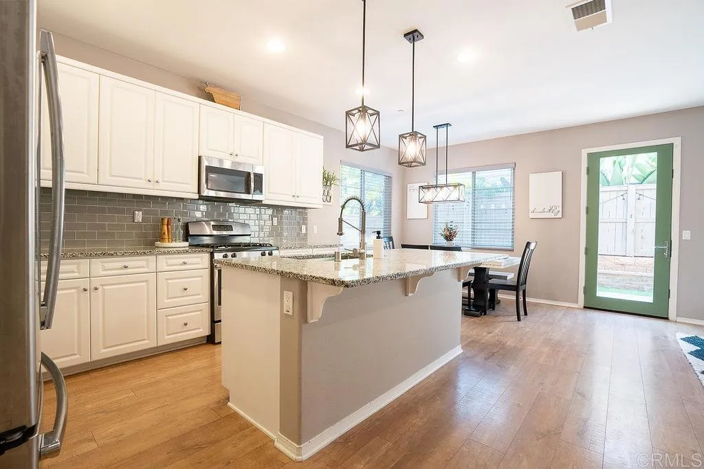 https://cdn.realtyfeed.com/cdn/127/306537028/4cd7076ba5874690e092f8cf79cbb943.webp