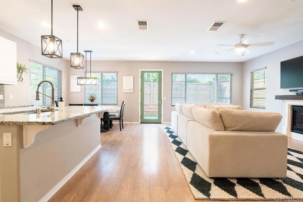 https://cdn.realtyfeed.com/cdn/127/306537028/ad0058ba5e6ad1d94b2f0d38a8dd67e9.webp