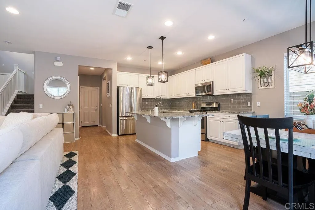 https://cdn.realtyfeed.com/cdn/127/306537028/b322dfa671a664b308eede87e205f45d.webp