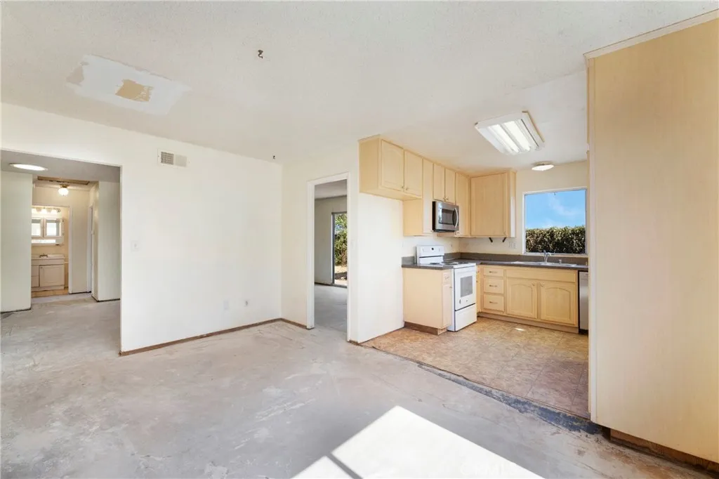 https://cdn.realtyfeed.com/cdn/127/306537031/3d2fe92e553dfb55f433b7948b2e5983.webp