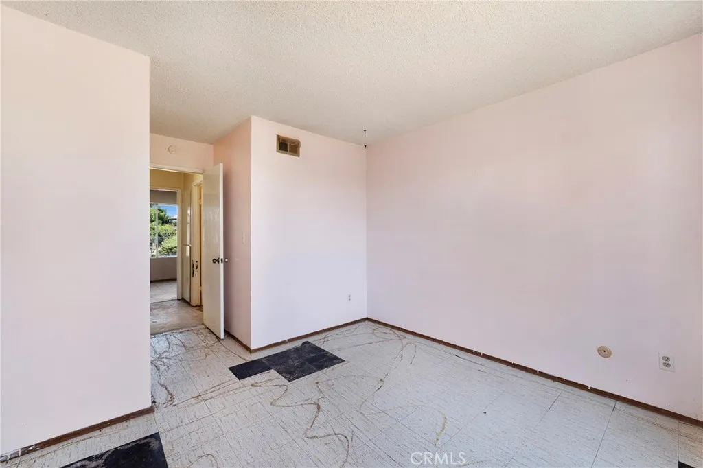 https://cdn.realtyfeed.com/cdn/127/306537031/abdfa63927f0986902470b63750d8e43.webp