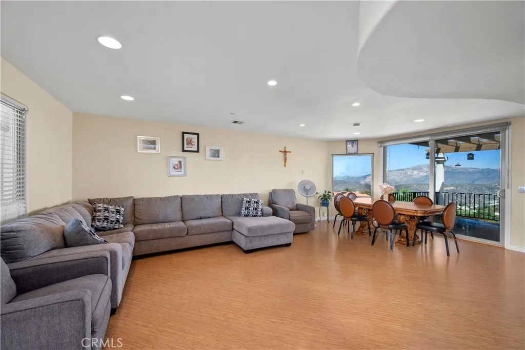 https://cdn.realtyfeed.com/cdn/127/306537039/2b751111038888183313572f79342960.webp