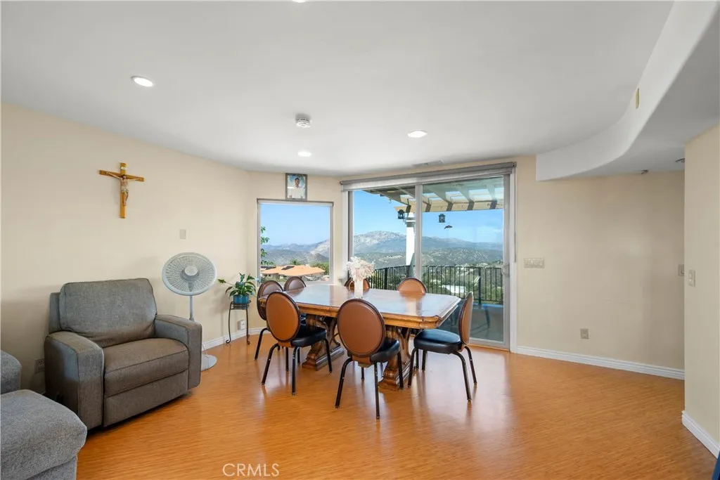 https://cdn.realtyfeed.com/cdn/127/306537039/f52363fb1d1d987d30966f66589e8825.webp