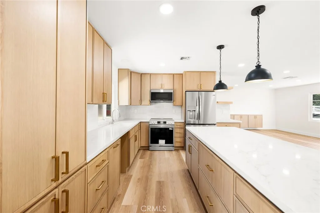 https://cdn.realtyfeed.com/cdn/127/306537250/2719a4ebd92d01ff25e2be0db62ff06d.webp