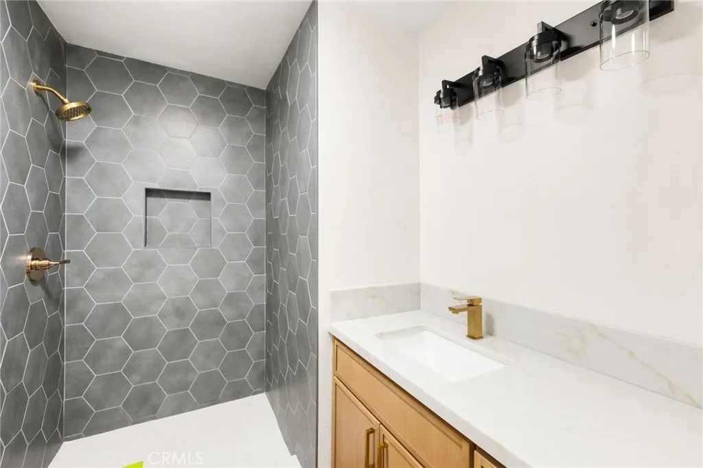 https://cdn.realtyfeed.com/cdn/127/306537250/df21d27b98b6302896b9f94ff5e35ba4.webp