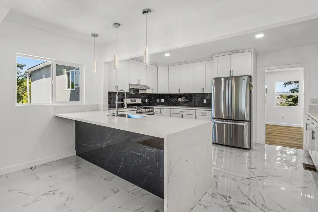 https://cdn.realtyfeed.com/cdn/127/306537259/7cb281374cacbf3bbff1f5bf359dbd78.webp