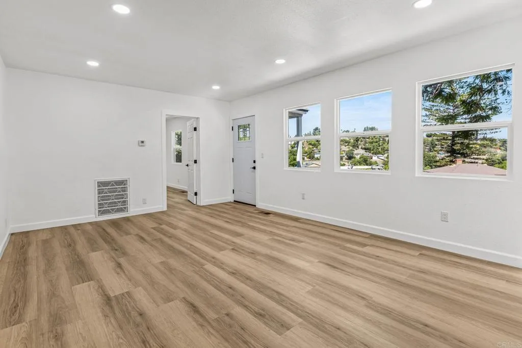 https://cdn.realtyfeed.com/cdn/127/306537259/d74a2b0adb269c48dde8b85036171ceb.webp