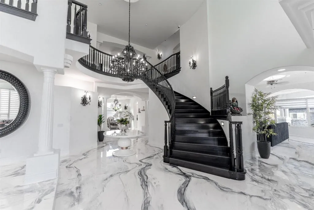 https://cdn.realtyfeed.com/cdn/127/306537281/240a13b0a545a2d66affe9f22ee6f526.webp