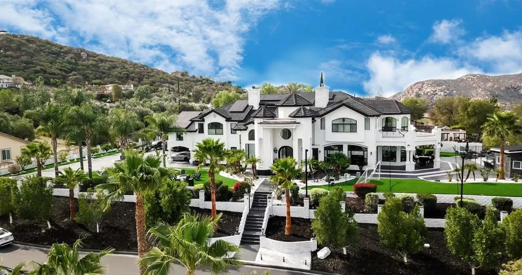 https://cdn.realtyfeed.com/cdn/127/306537281/61c2e8b196c6ff333afbbe6f2f98b80b.webp