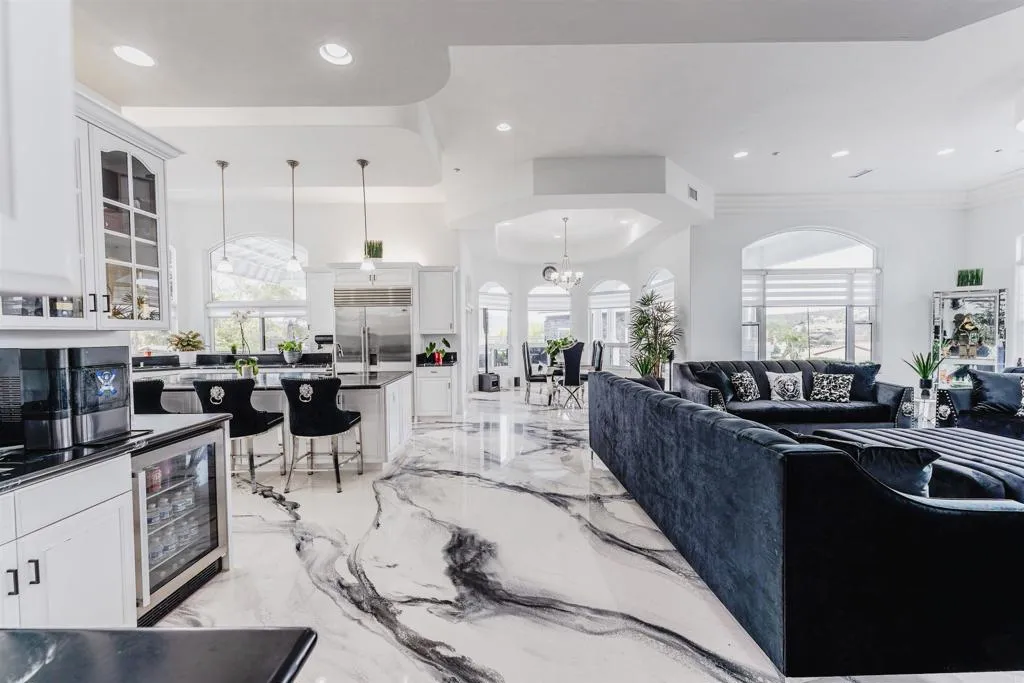 https://cdn.realtyfeed.com/cdn/127/306537281/dbd70d1e4c57fa1b5c6b6b02c041189c.webp