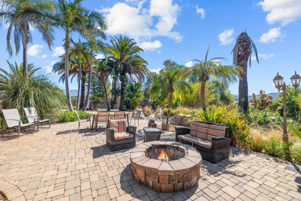 https://cdn.realtyfeed.com/cdn/127/306537287/17dae54991bf9b7659e4de1c42d7638d.webp