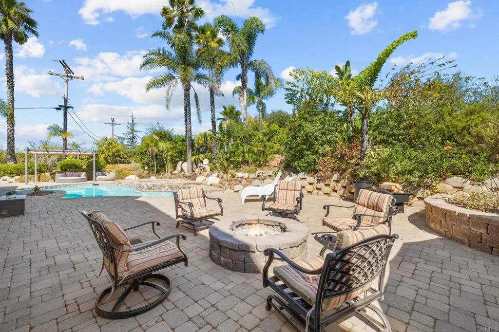 https://cdn.realtyfeed.com/cdn/127/306537287/9bade9e30ababa1834f7afdfa79e7538.webp