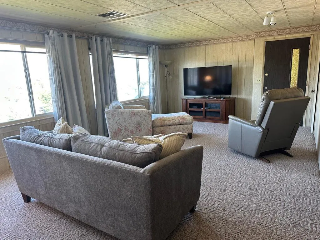https://cdn.realtyfeed.com/cdn/127/306537316/2d725f64ee3d072232965f49f5520f74.webp