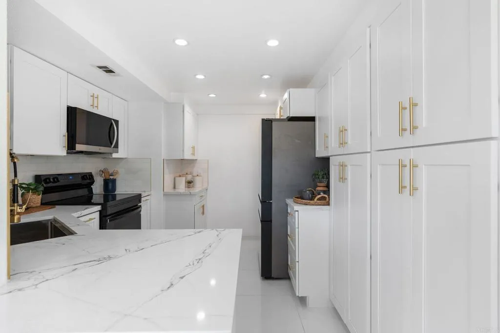 https://cdn.realtyfeed.com/cdn/127/306537354/582850bbe8ed1368b112c354dca36b0d.webp