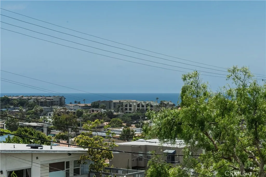 https://cdn.realtyfeed.com/cdn/127/306537361/4c983f3789c2bcadf90abe92b5900b9a.webp