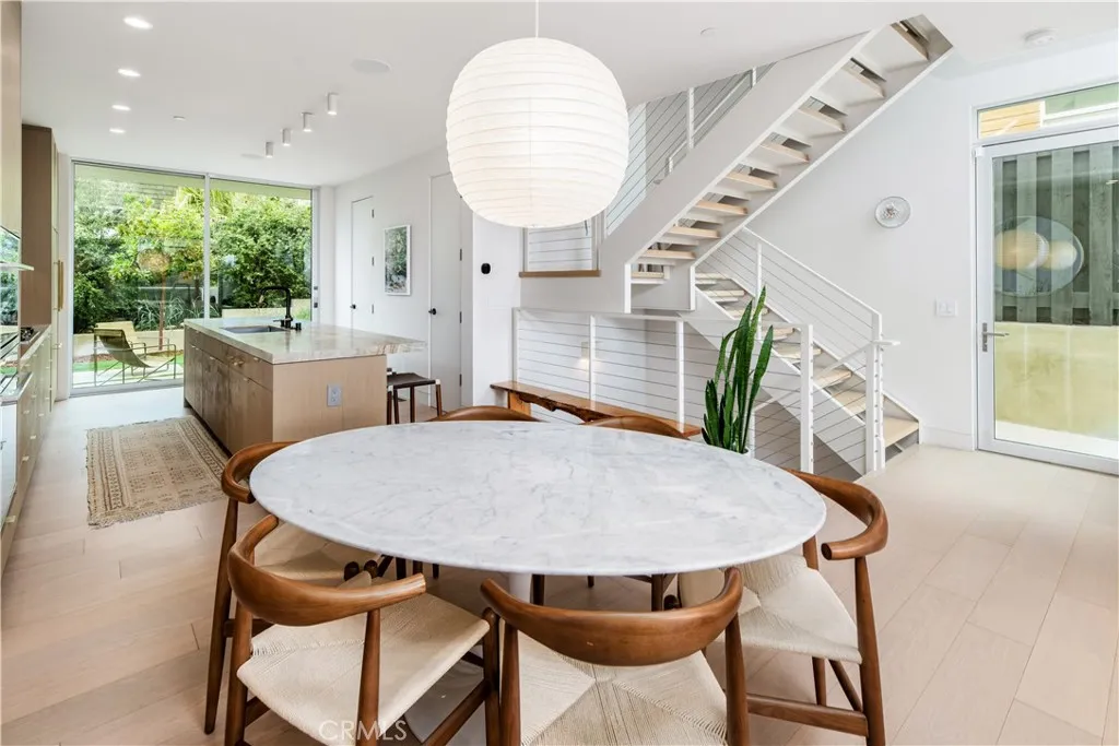 https://cdn.realtyfeed.com/cdn/127/306537361/b6e5a039d29d48dabd81a02e47345964.webp