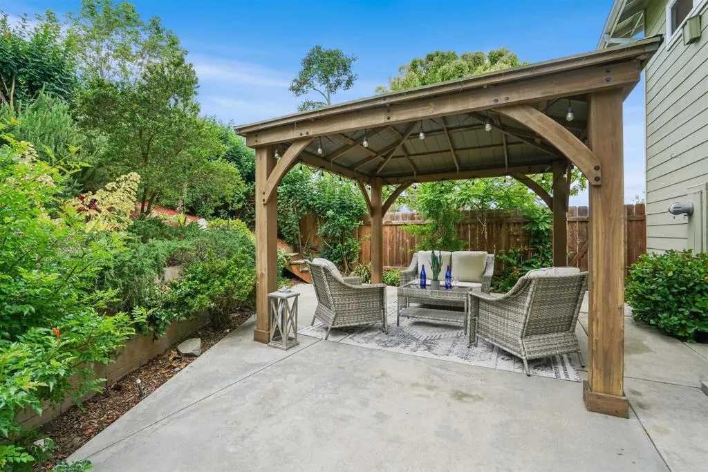 https://cdn.realtyfeed.com/cdn/127/306537386/d1a5e4a92d4b7f0b6f253960e7ca43bf.webp