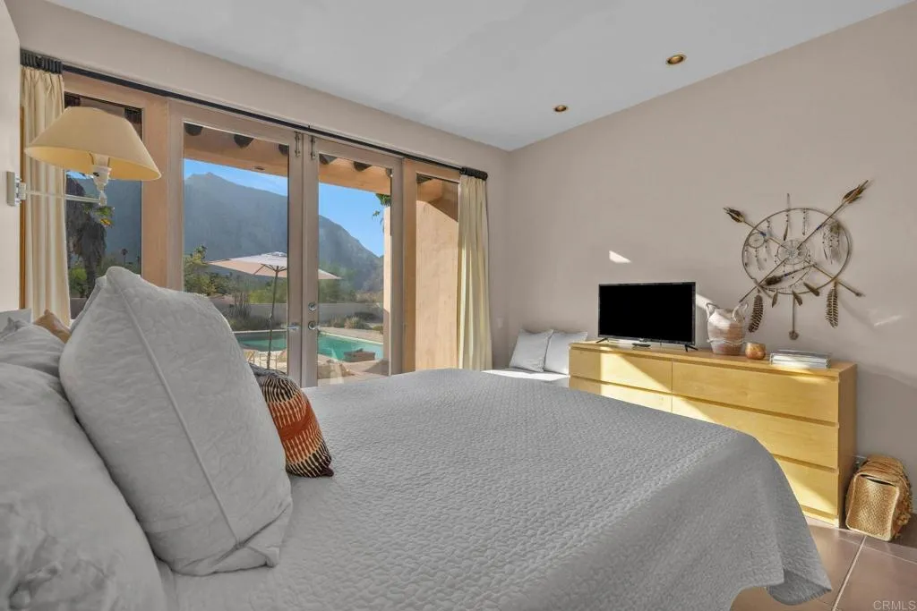 https://cdn.realtyfeed.com/cdn/127/306537389/8f8a786adf8f743a00681132c57375d0.webp