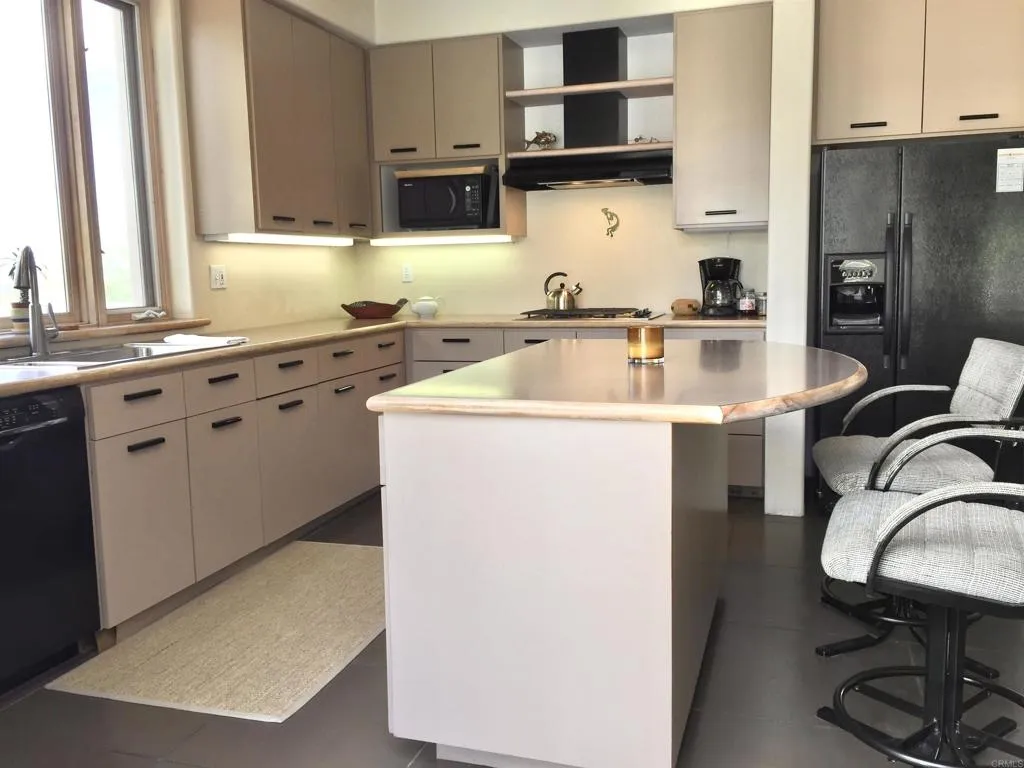 https://cdn.realtyfeed.com/cdn/127/306537389/c440a629e88040e1452995f9ab271bad.webp
