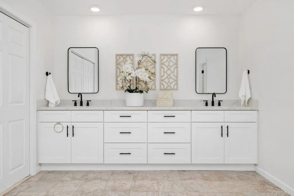 https://cdn.realtyfeed.com/cdn/127/306537422/875a0a3fd7de87561fe6ca3ed32c9cd4.webp